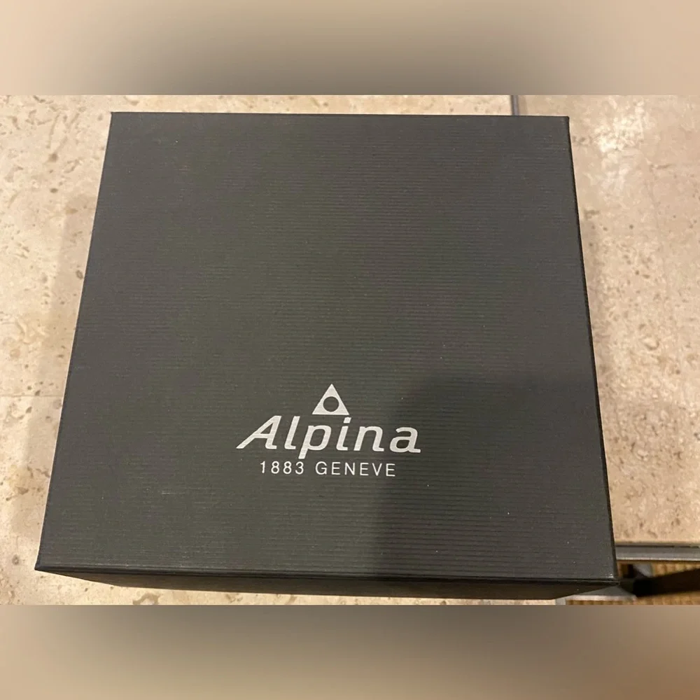 Alpina Apliner 4 Automatic Swiss Watch; 44 mm - Picture 2 of 9